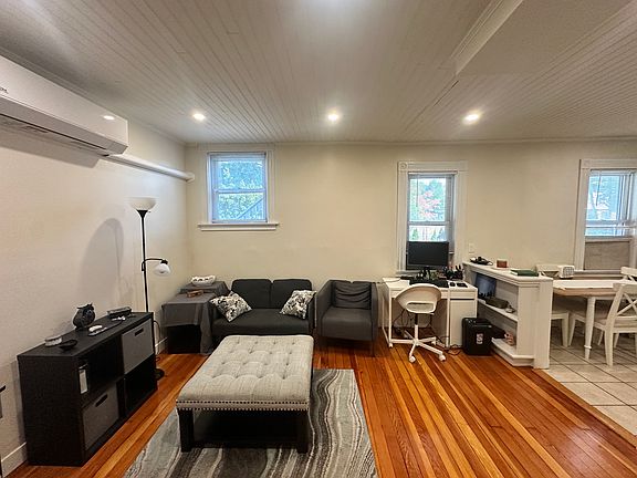 3rd image of 409 Adams St APT 2