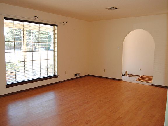 5th image of 105 Los Nogales Dr