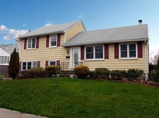 2 Wynn Rd, Edison, NJ 08817