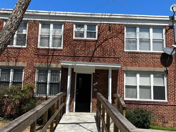 141 Galveston Pl SW, Washington, DC 20032