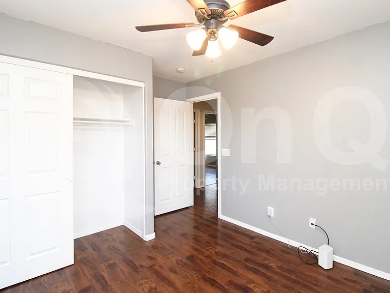 7644 S 64th Ln — Photo 10