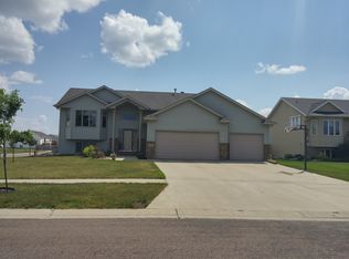 4308 34th Ave S, Fargo, ND 58104