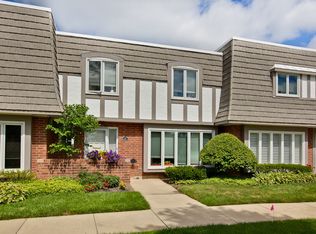 1417 Bordeaux Ct, Highland Park, IL 60035