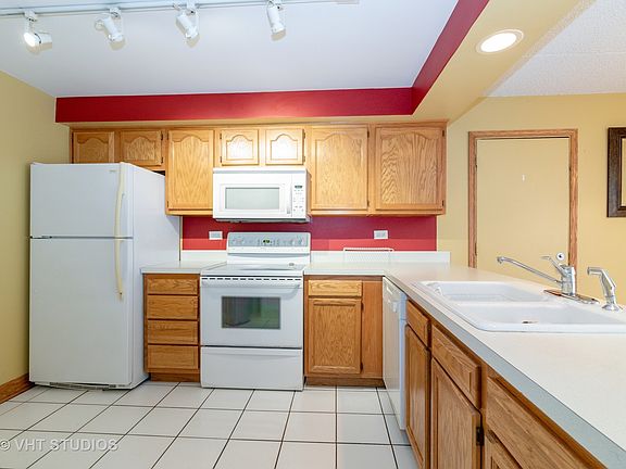 3rd image of 15800 86th Ave Unit 121
