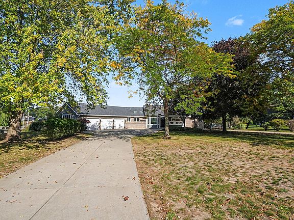 5th image of 760 Bridgeview Bay Ln