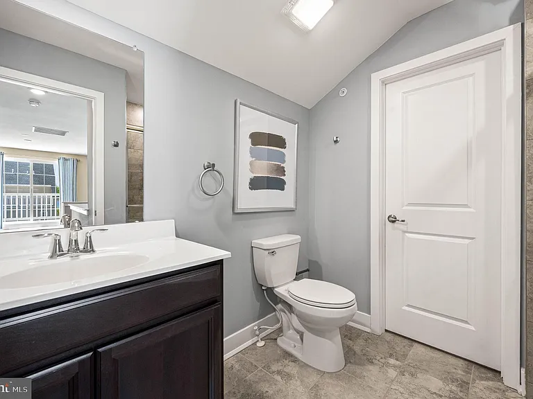 136 Alexandria St #B — Photo 29