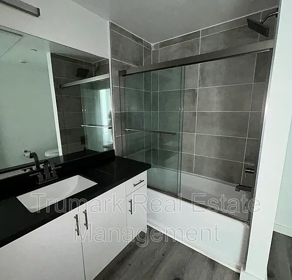 11408 Sarah St #205 — Photo 7