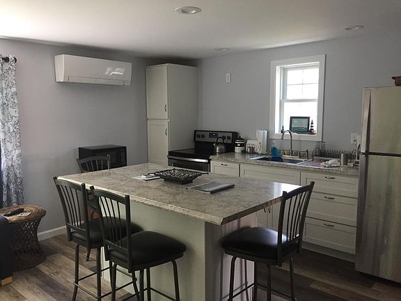 5th image of 8 Carll Ave #B