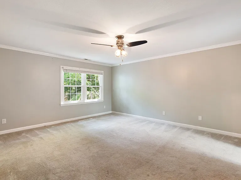 412 Peachtree Ln — Photo 13
