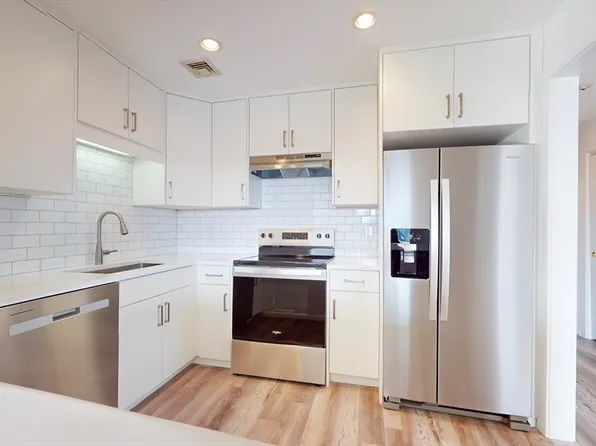 50 Watertown St APT 607, Watertown, MA 02472