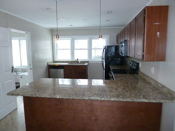 2nd image of 914 Norfolk Ave