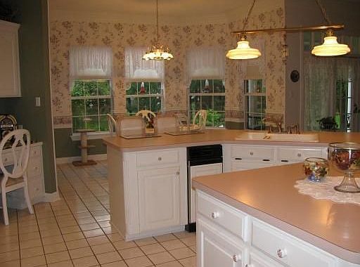 4th image of 221 Bay Hills Dr