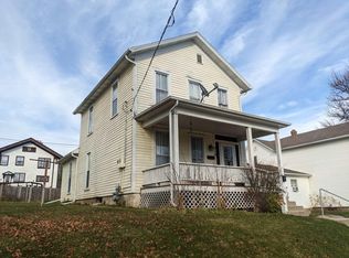 614 W Elk St, Freeport, IL 61032