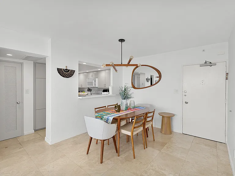 5600 Collins Ave #14R — Photo 12
