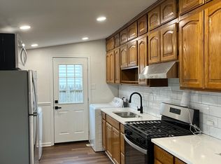 211 Durham Dr, Steger, IL 60475