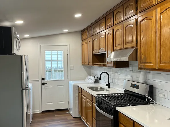 211 Durham Dr, Steger, IL 60475