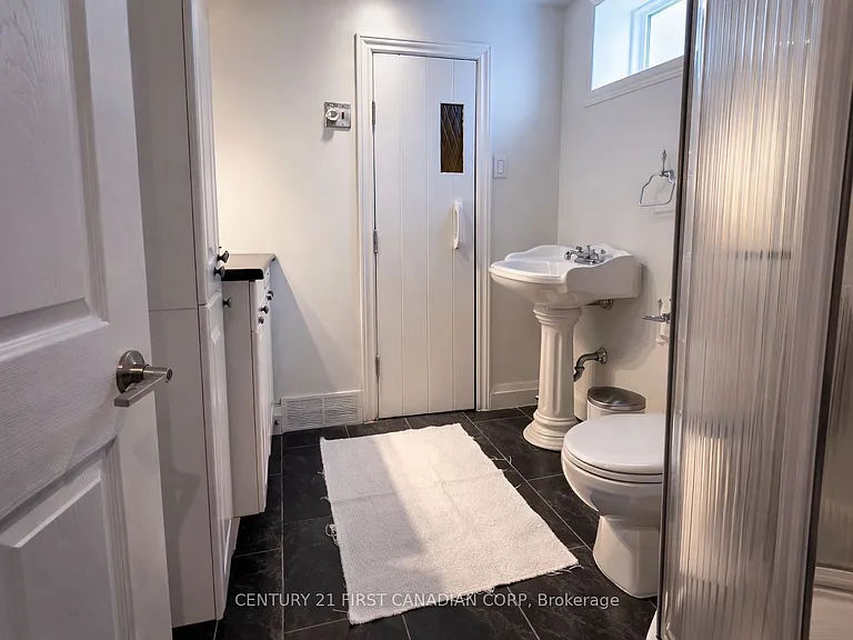 568 Creston Ave #LOWER — Photo 15