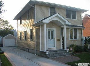 27 Farrel St, New Hyde Park, NY 11040
