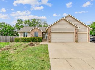 1039 N Aksarben Ct, Wichita, KS 67235
