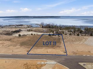 11 Quarry Bluff Ct, Sturgeon Bay, WI 54235