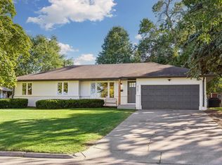 4721 School Rd, Edina, MN 55424