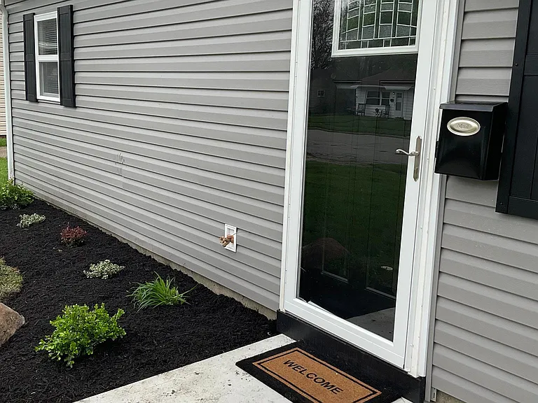 475 Florence Ave — Photo 3