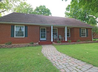 103 Kinley Dr, Farmington, MO 63640
