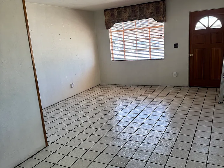 4644 E Malvern St — Photo 5