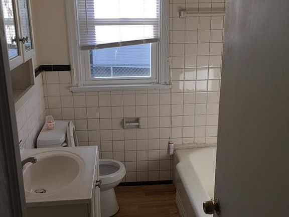 3rd image of 4001 North Ave