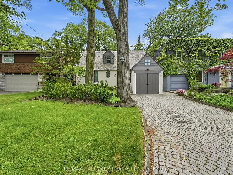 31 Glen Oak Dr — Photo 1