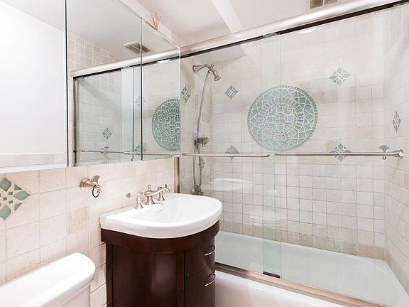 3rd image of 209 E 56th St APT 4J