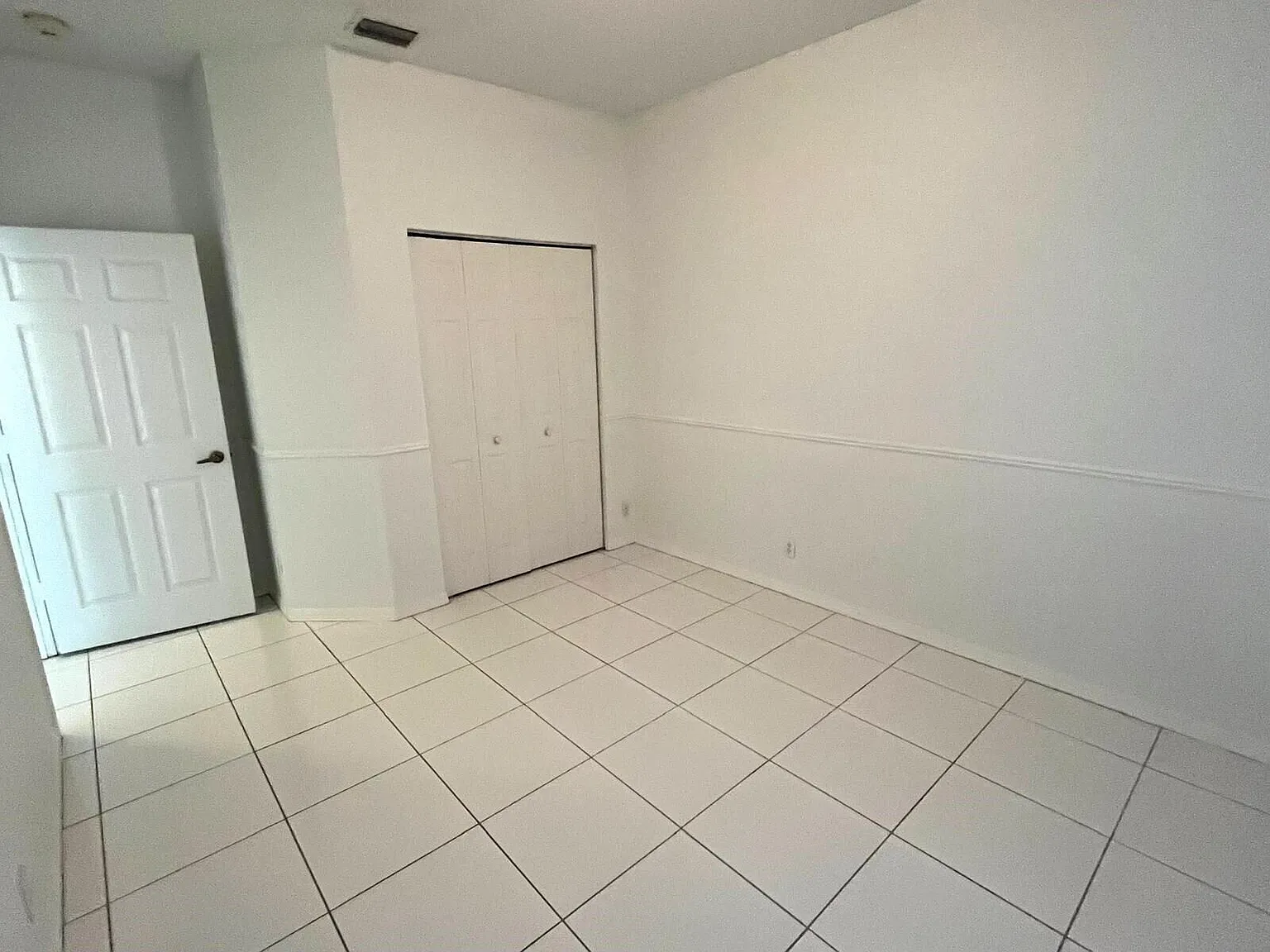 3 bed, 2.0 bath, 1345 sqft, $2,300 — Photo 3