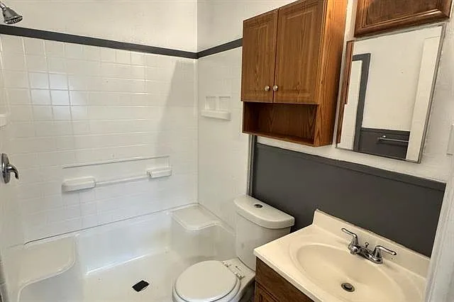 3423 Delaware Ave — Photo 3