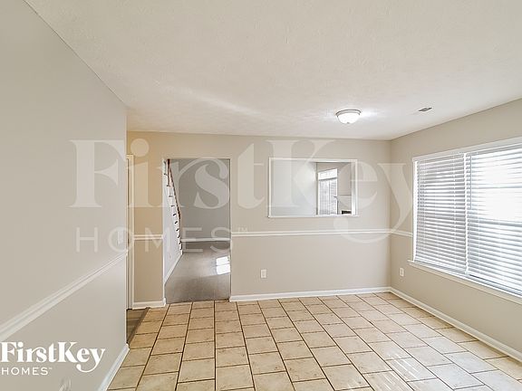 5th image of 115 Foxlair Cir