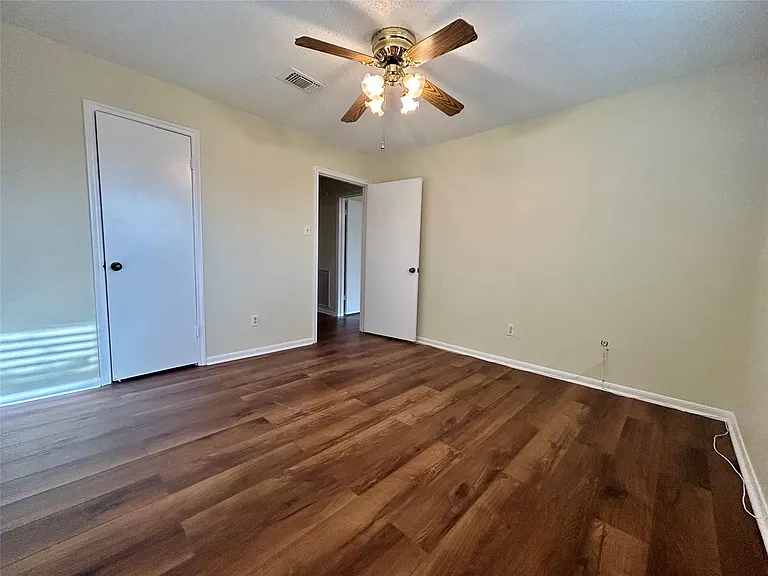 2456 Country Club Dr — Photo 26
