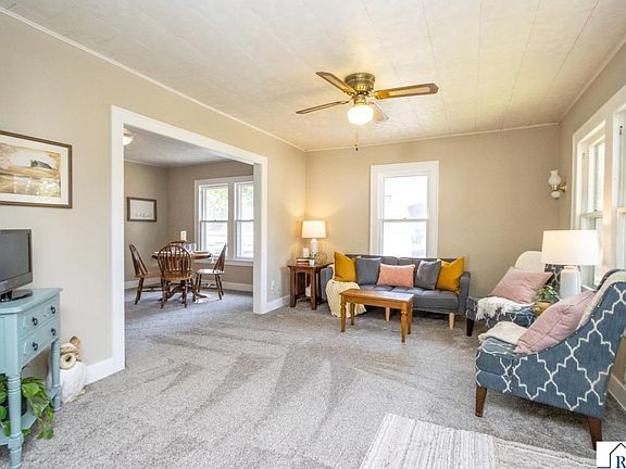 4th image of 303 Grove St SE