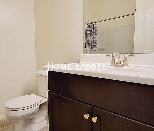 3rd image of 1620 E Prickly Pear Pl