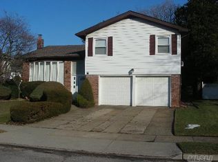 11 Jackie Dr, Westbury, NY 11590