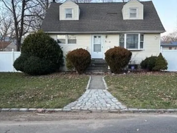 42 Benburb Street, Amityville, NY 11701