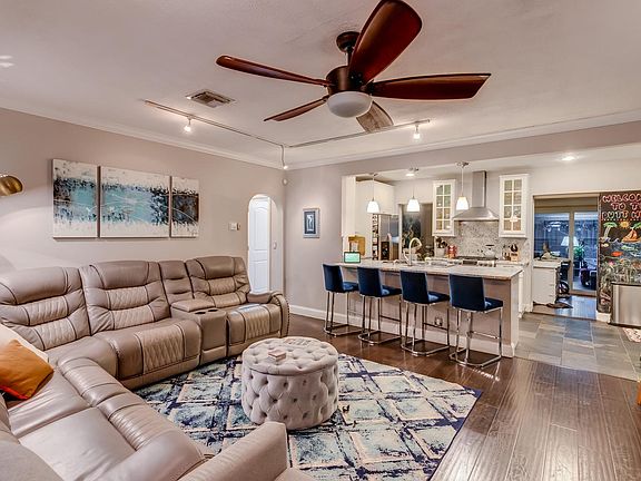4th image of 908 SW 18th Ct