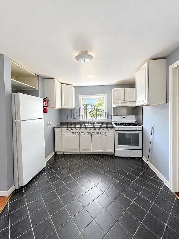 3 bed, 1.0 bath, $2,150 — Photo 1