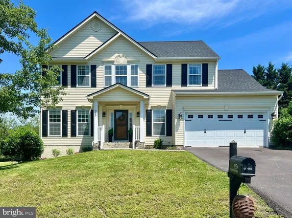 924 Caledonia Dr, Martinsburg, WV 25405