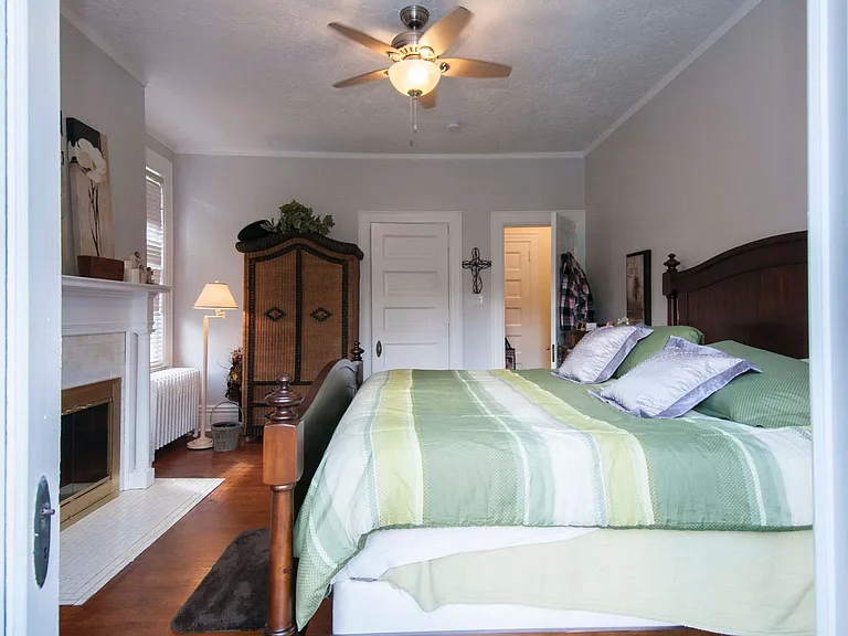 220 Graham St — Photo 19