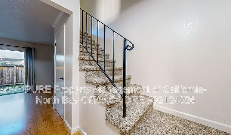 27 Front St #D — Photo 4