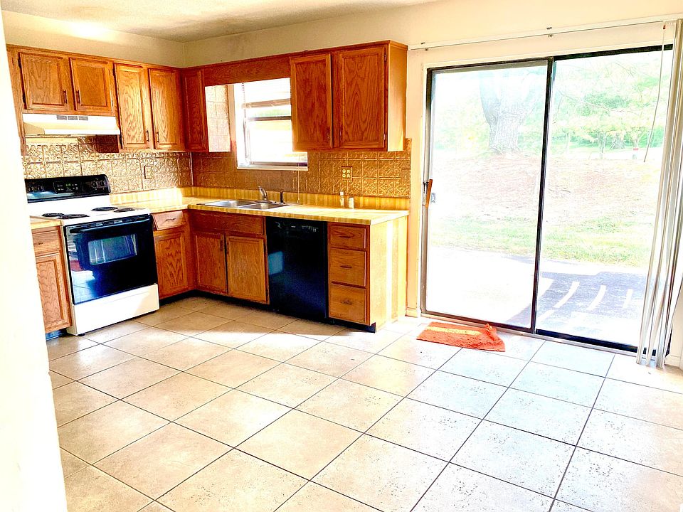 Kitchen with Fridge, Dishwasher & Stove