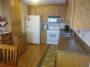 1104 S Clover Ave, Sioux Falls, SD 57110