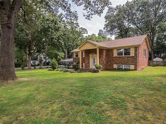2nd image of 4501 Haymarket Ln