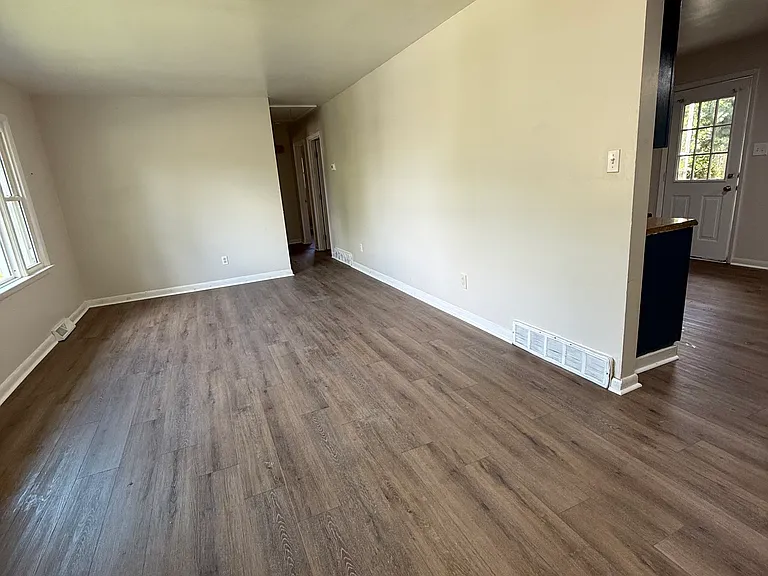 892 Honeysuckle Rd — Photo 7