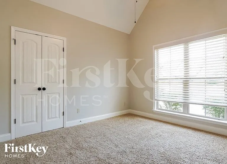 606 Park Lake Cir — Photo 12
