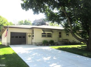 835 N 13th St, Forest City, IA 50436